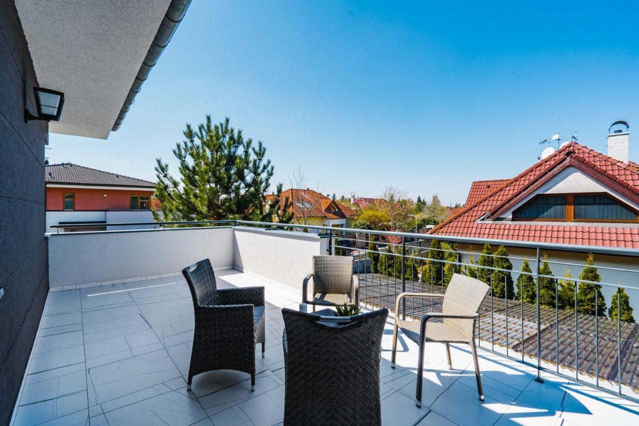 Serenity Prague Villa With Garden Jacuzzi Bagian luar foto