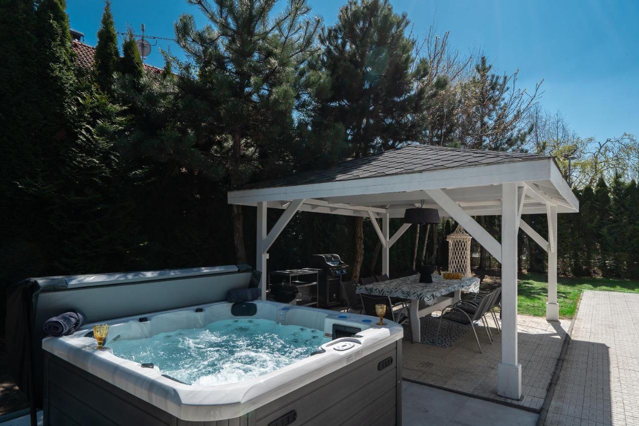 Serenity Prague Villa With Garden Jacuzzi Bagian luar foto