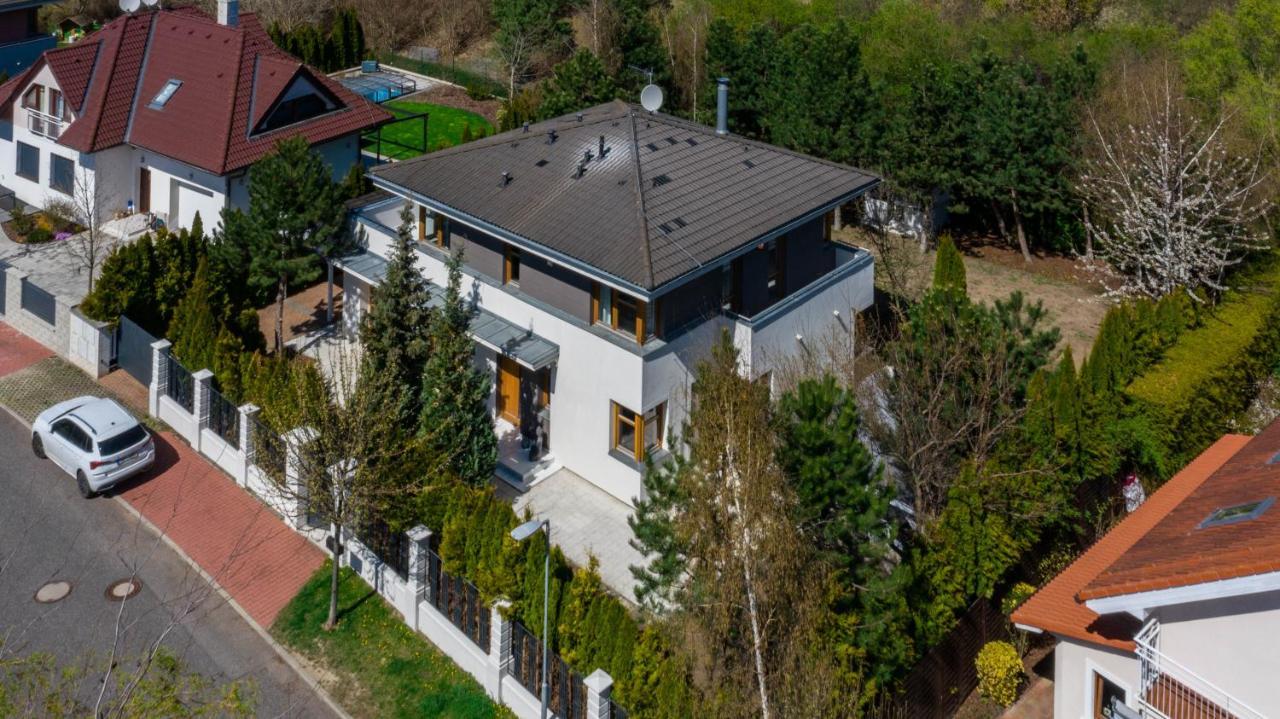 Serenity Prague Villa With Garden Jacuzzi Bagian luar foto