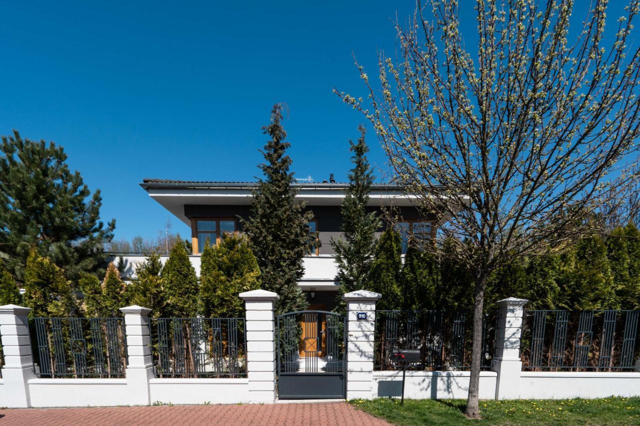 Serenity Prague Villa With Garden Jacuzzi Bagian luar foto